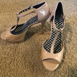 Jessica Simpson size 8 Tan Patent Heels